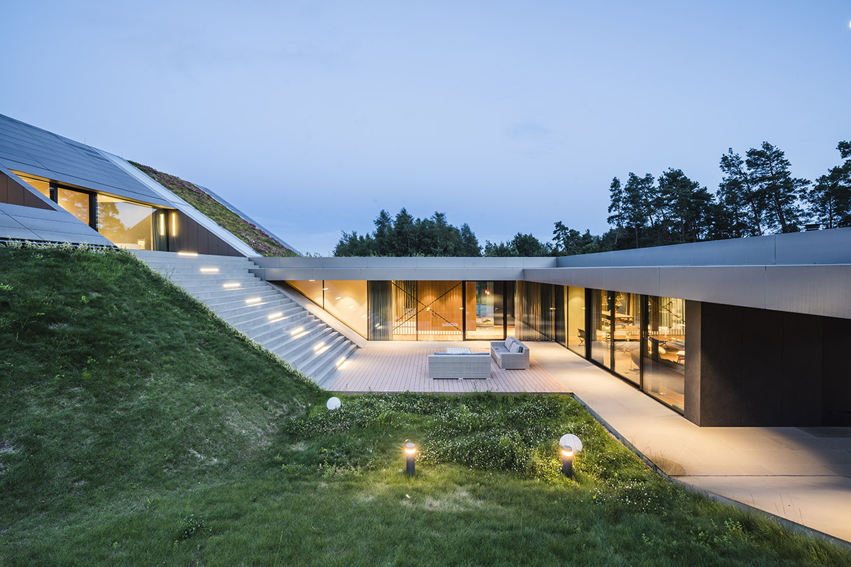Private house by Mobius Architekci pretends to be erected from the landscape in Poland