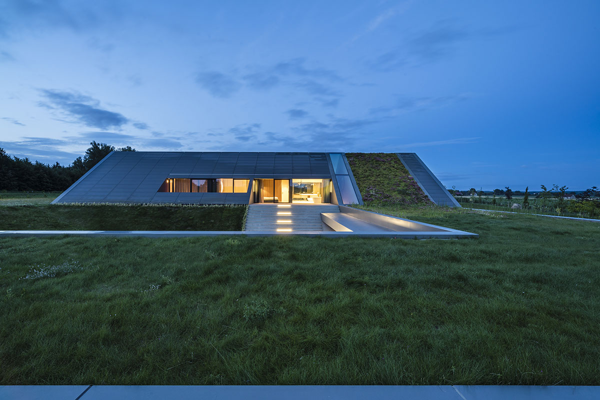 Private house by Mobius Architekci pretends to be erected from the landscape in Poland