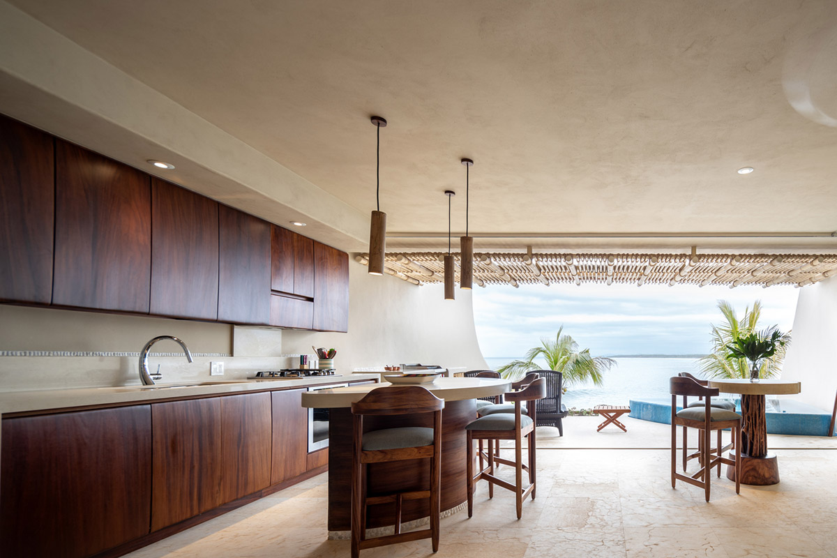 Zozaya Arquitectos built beachfront residences creating sculpted details in surf villa of Troncones