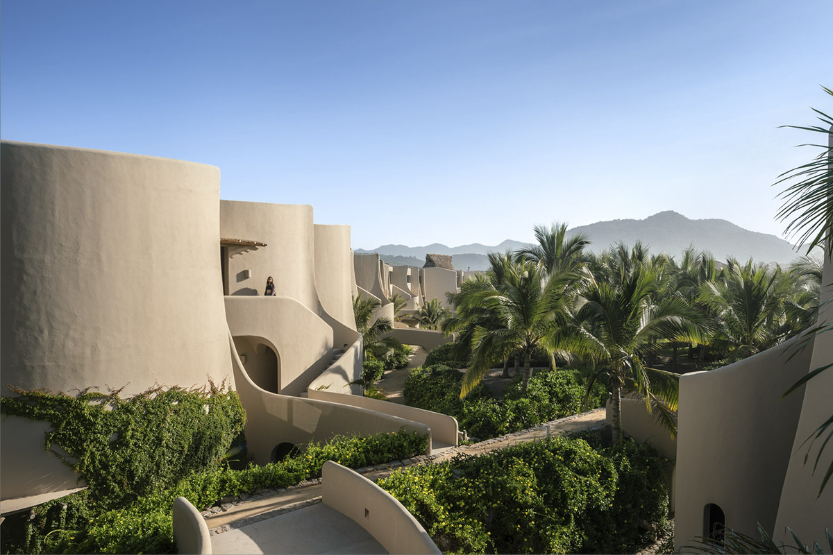 Zozaya Arquitectos built beachfront residences creating sculpted details in surf villa of Troncones