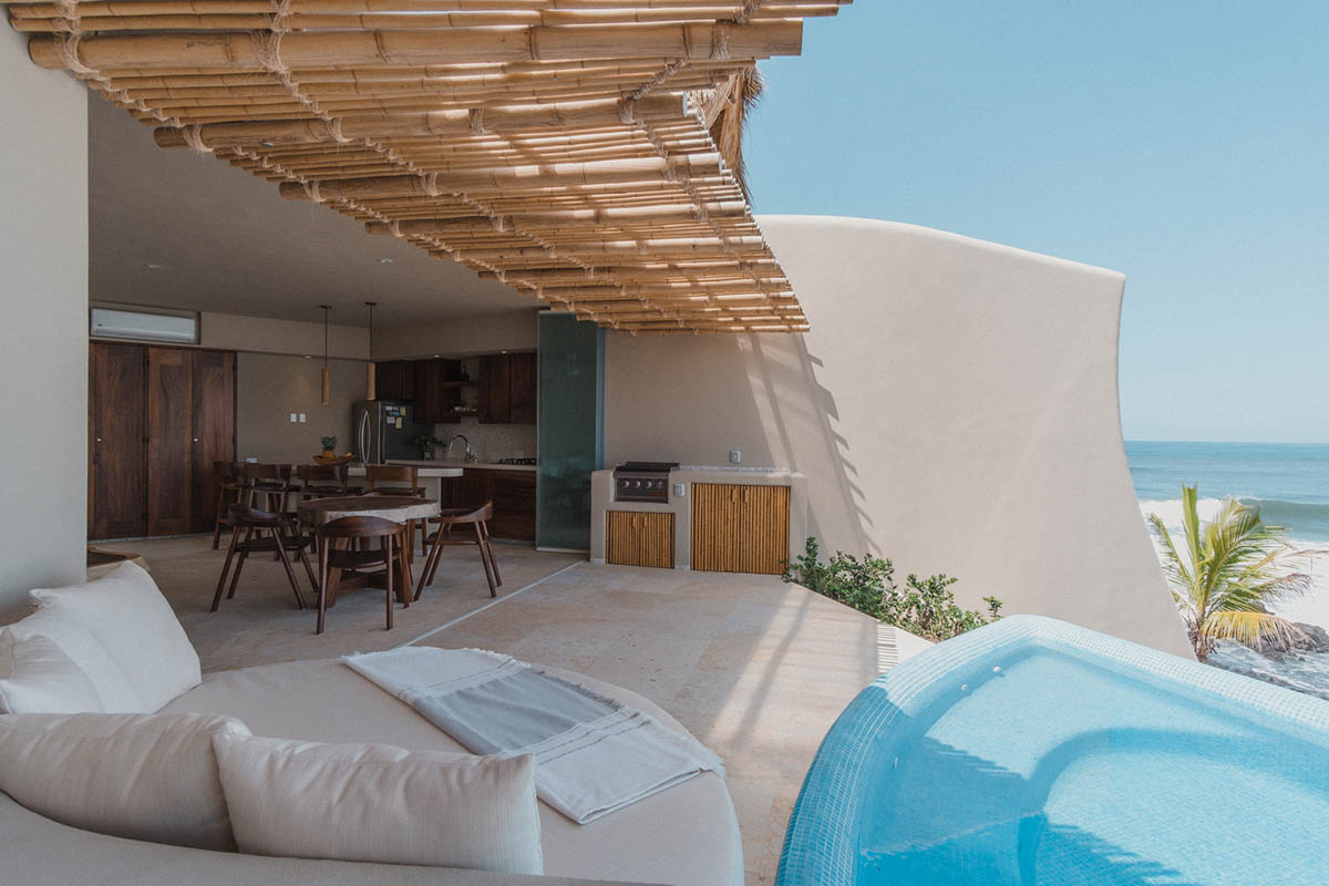 Zozaya Arquitectos built beachfront residences creating sculpted details in surf villa of Troncones