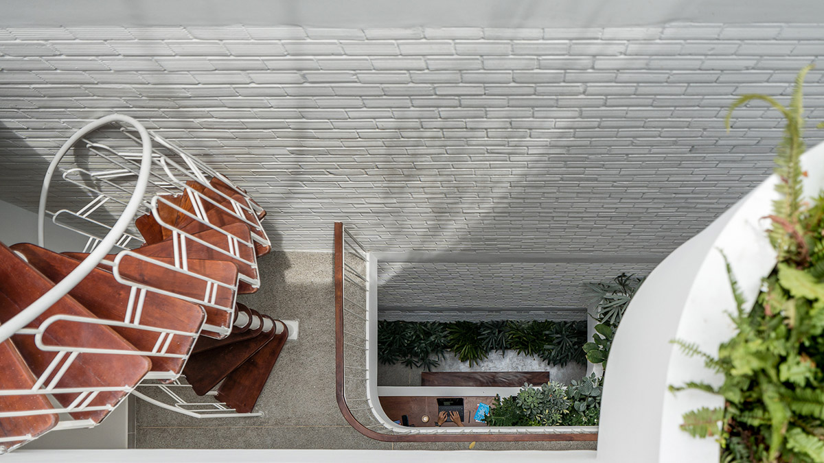 AD9 Architects adds small arches to old Vietnamese house to create light-filled interiors