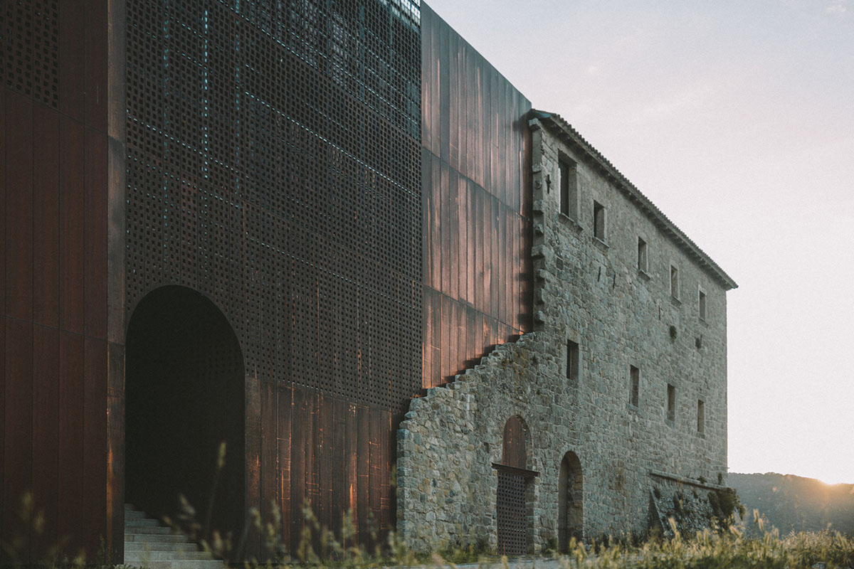 Amelia Tavella Architectes extends historic convent with copper structure in France