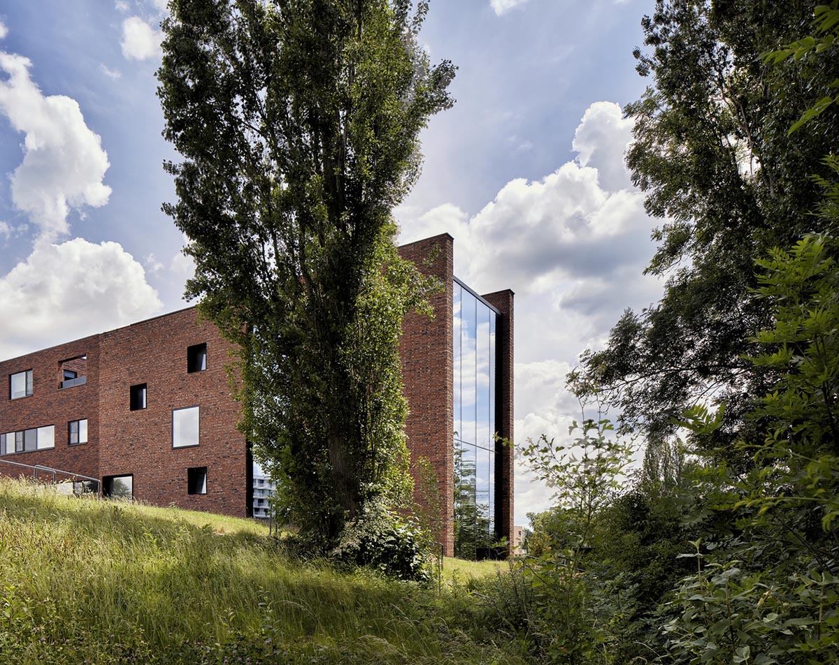 AST 77 Architecten built this private house with 