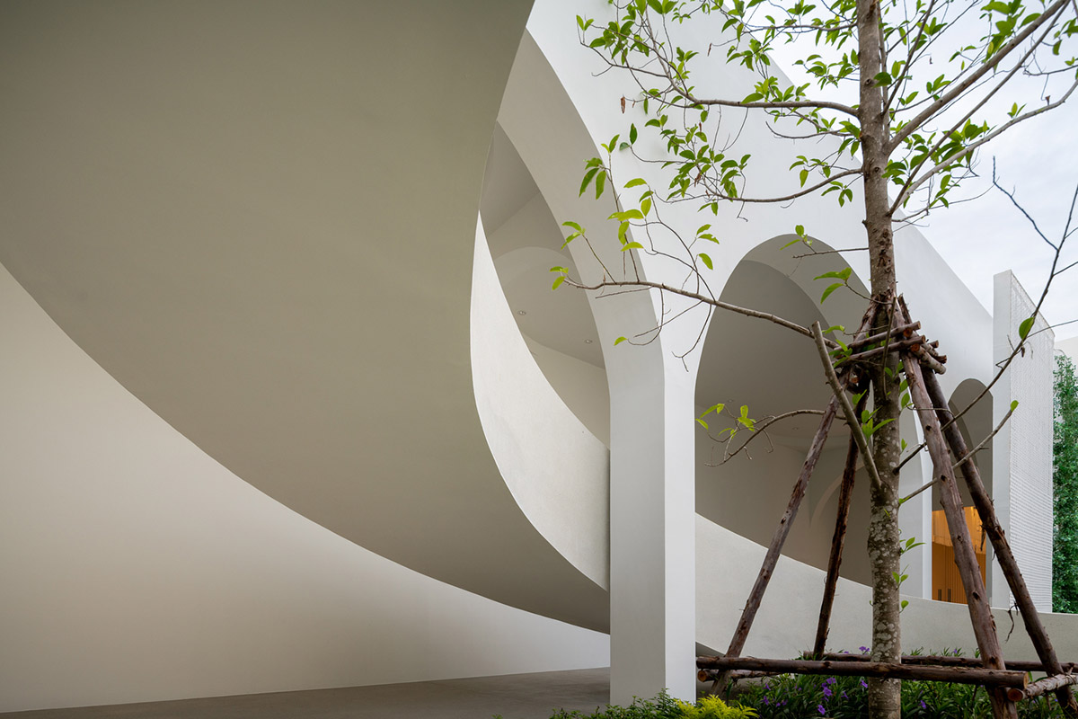 PHTAA creates flexible wedding venue with half-arch modular elements and white curved walls