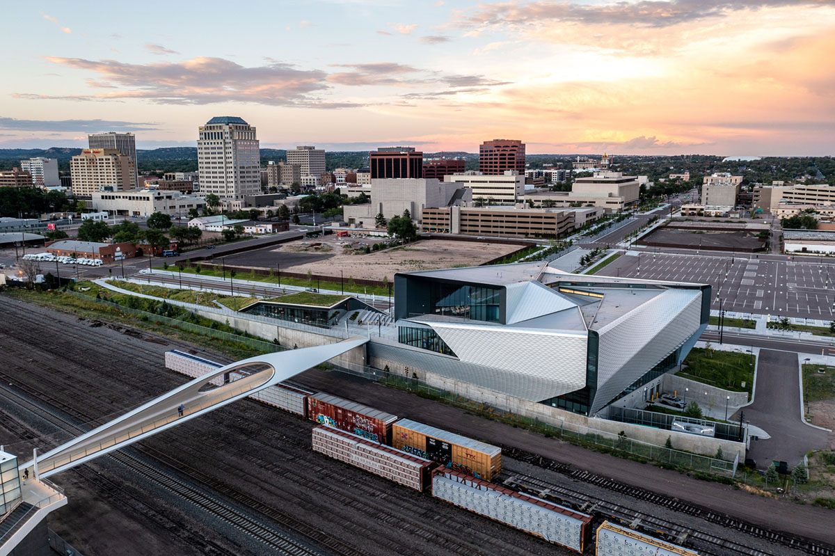 Diller Scofidio + Renfro completes 250-foot curved steel Park Union Bridge bridge in Colorado