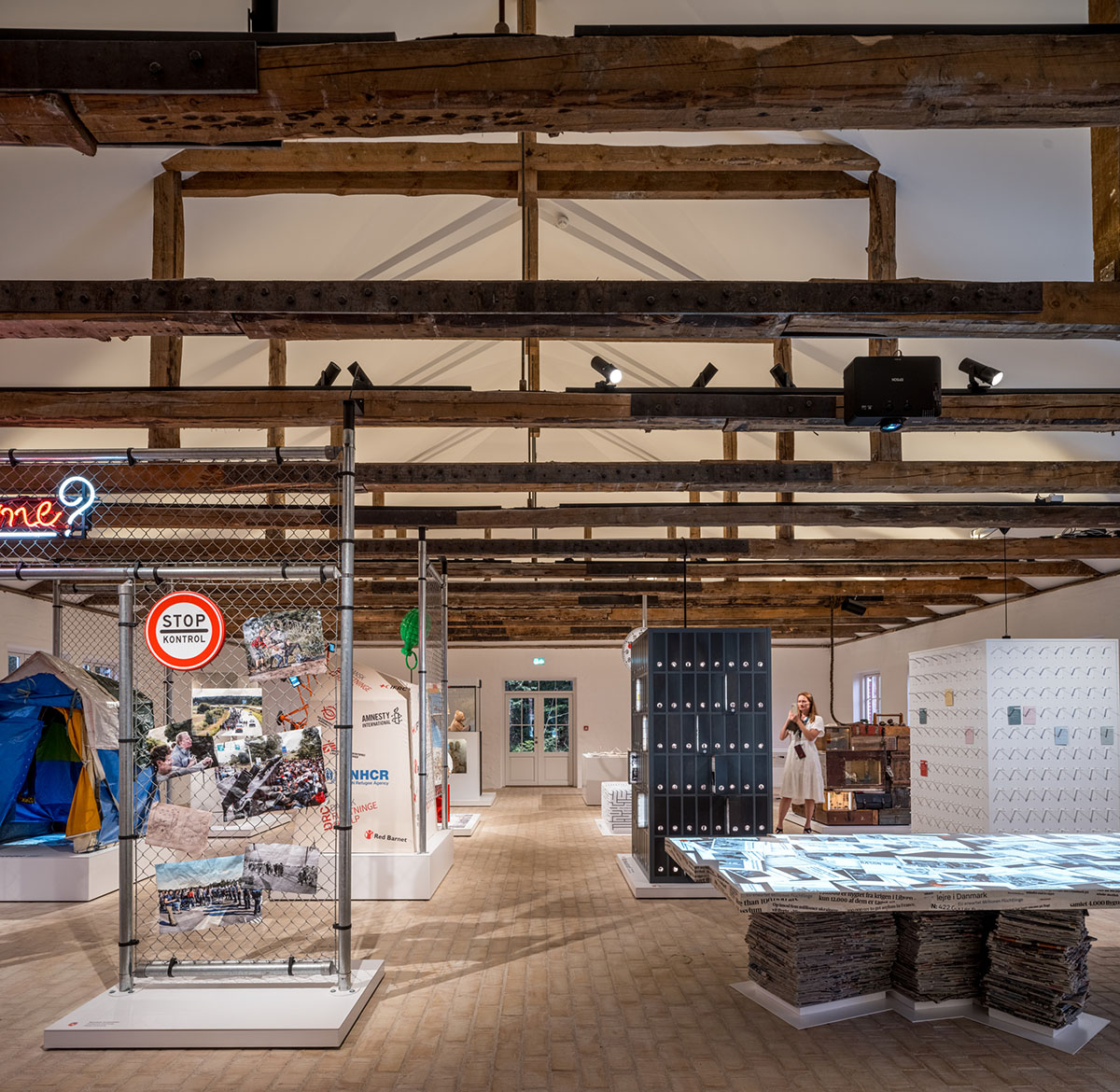 BIG завершает строительство нового музея беженцев в Дании корпусом из кортеновской стали с мягким изгибом 