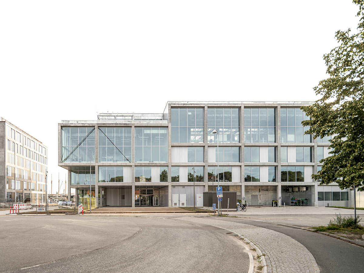 EFFEKT and C.F. Møller Architects complete maritime academy in a gridded volume in Denmark 