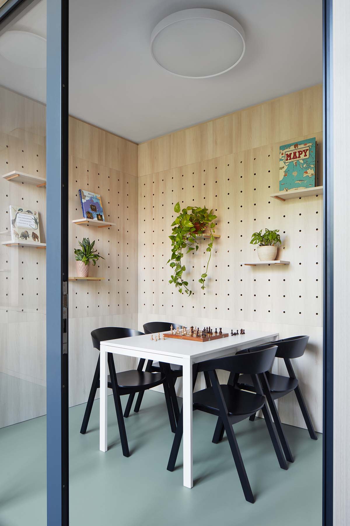 ra15 completes Duhovka Elementary School in Prague