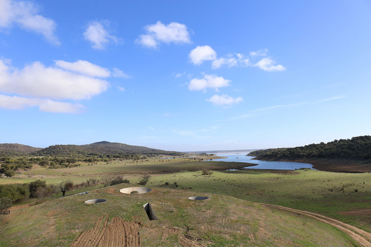Aires Mateus designs a house that acts like an extension of the landscape in Portugal