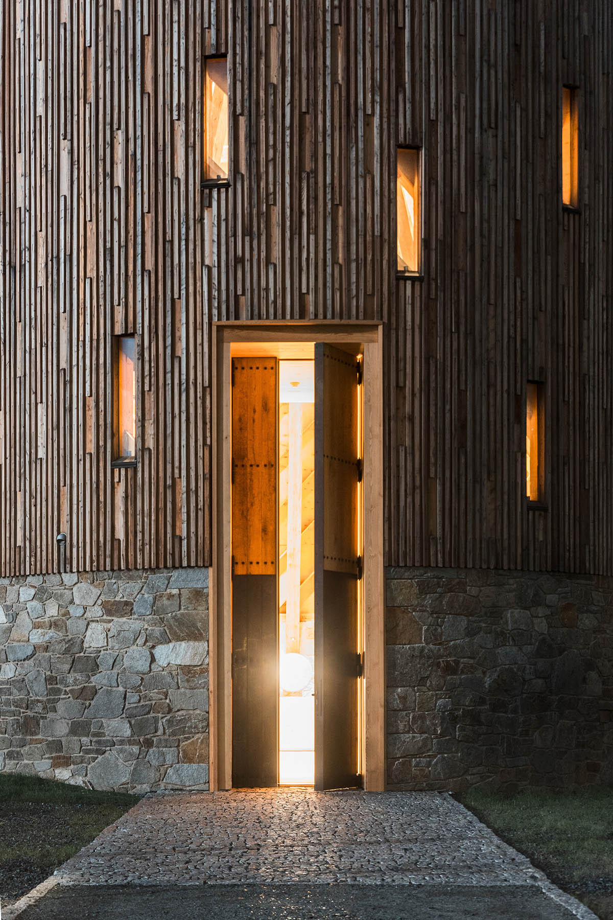 RCNKSK uses wood and quarried stone for chapel in Nesvačilka