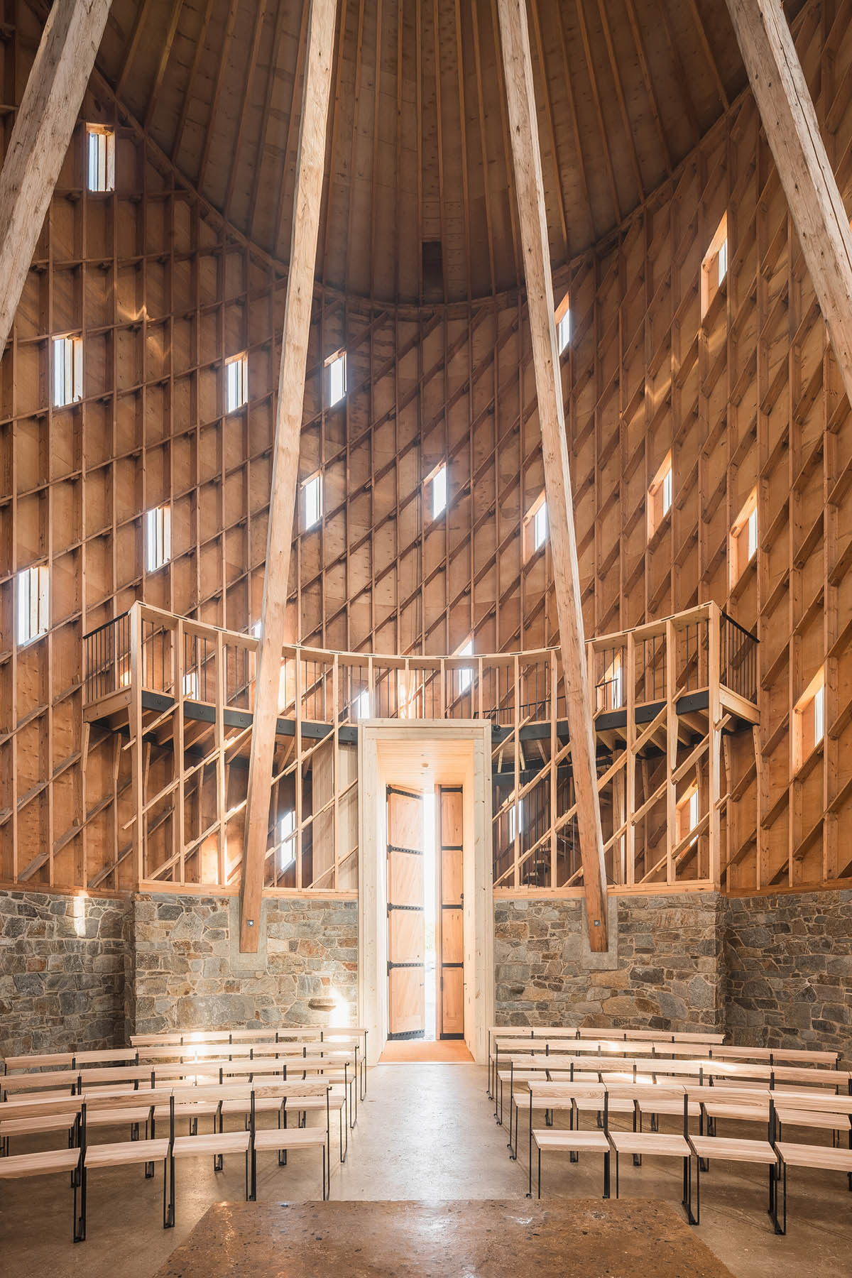 RCNKSK uses wood and quarried stone for chapel in Nesvačilka