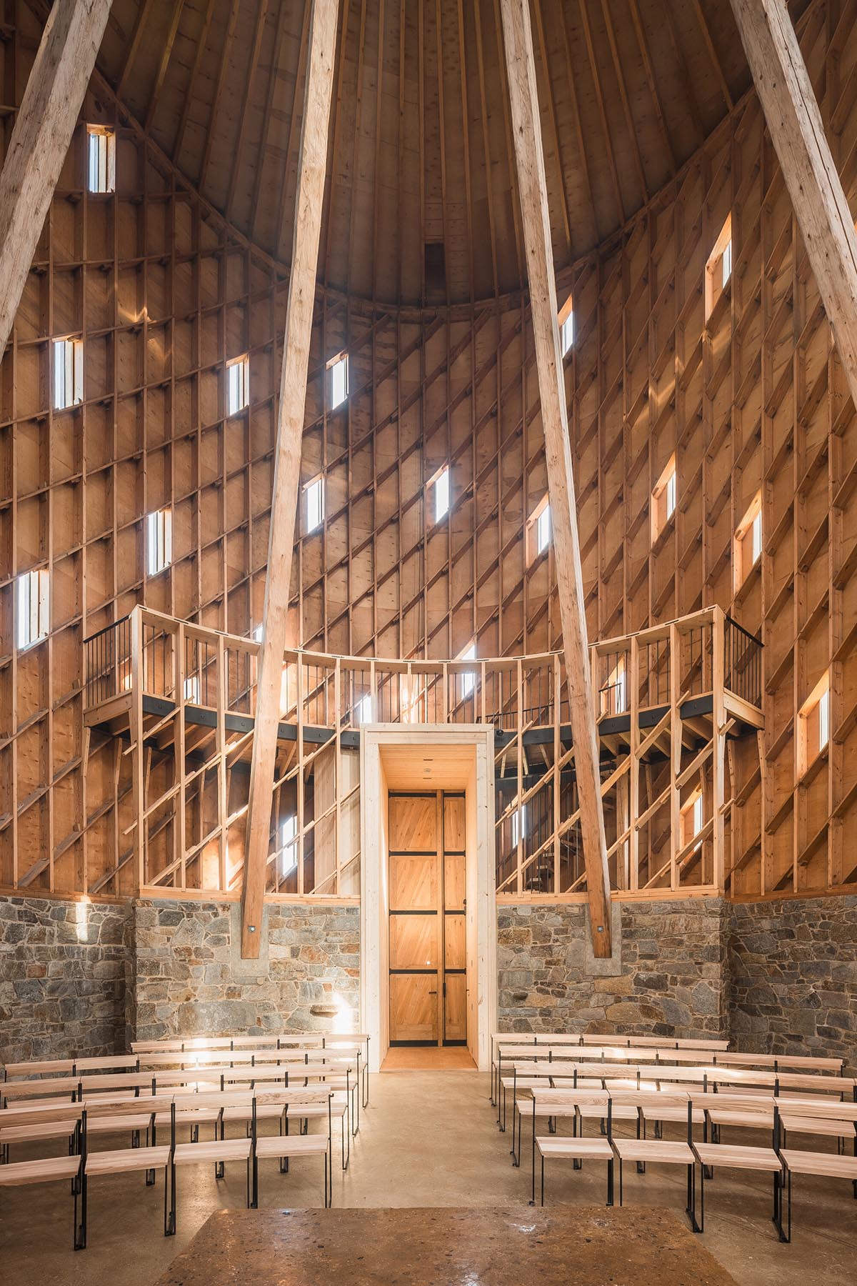 RCNKSK uses wood and quarried stone for chapel in Nesvačilka