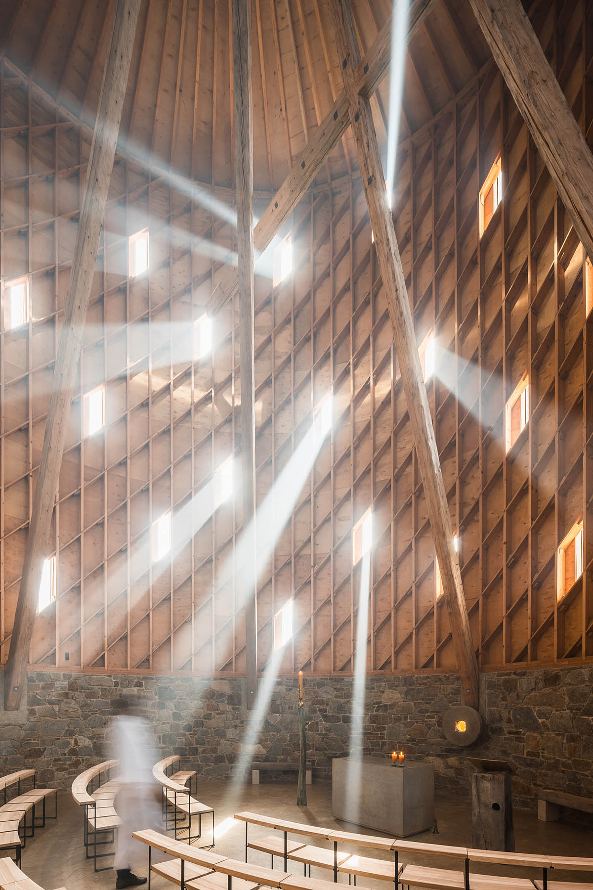 RCNKSK uses wood and quarried stone for chapel in Nesvačilka