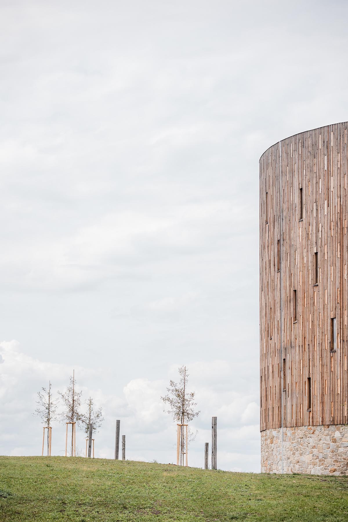 RCNKSK uses wood and quarried stone for chapel in Nesvačilka