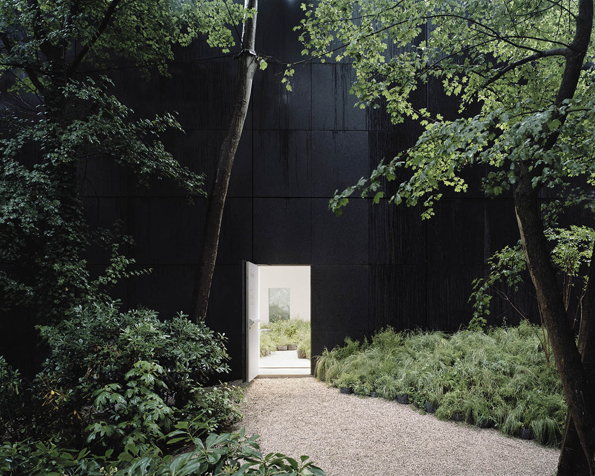Australia Pavilion's green island addresses to the repair of grasslands at Venice Biennale