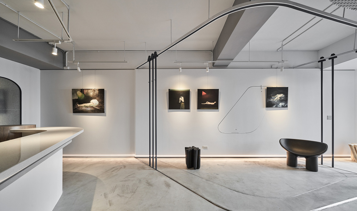 Republic Design reveals its coffee shop and gallery with curvy and white elements in Taiwan