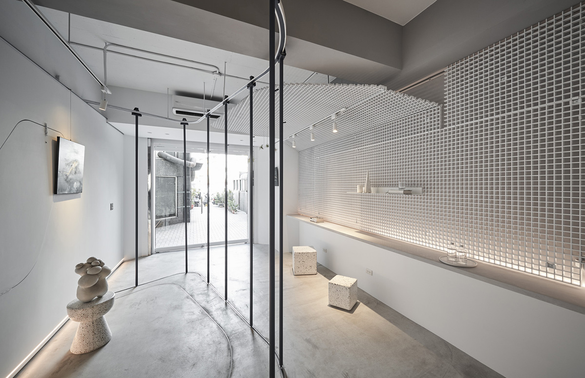 Republic Design reveals its coffee shop and gallery with curvy and white elements in Taiwan