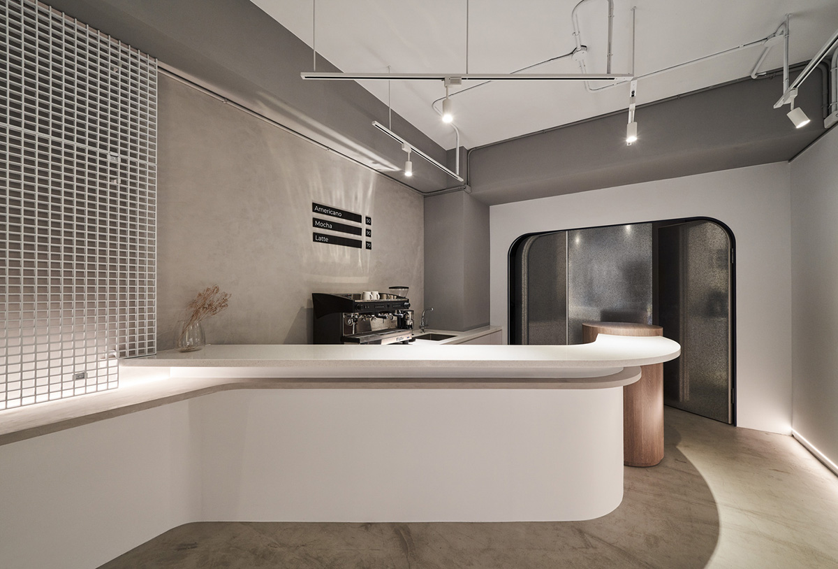 Republic Design reveals its coffee shop and gallery with curvy and white elements in Taiwan