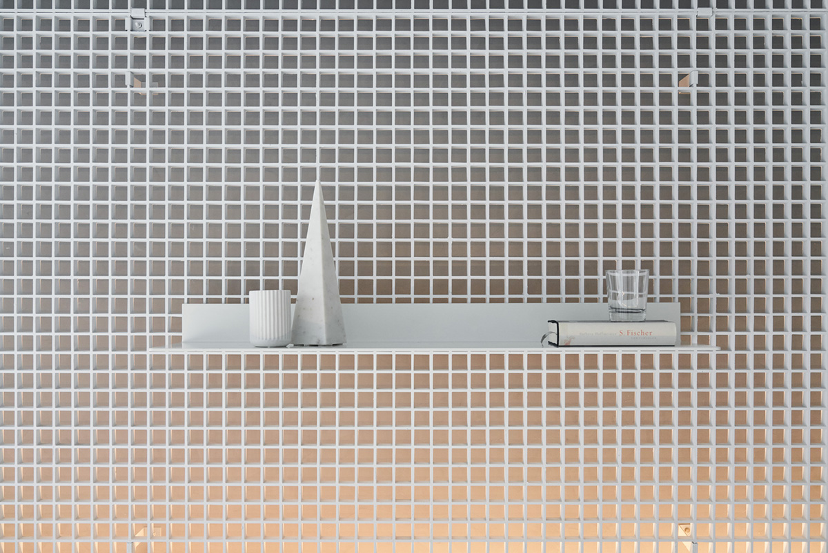 Republic Design reveals its coffee shop and gallery with curvy and white elements in Taiwan