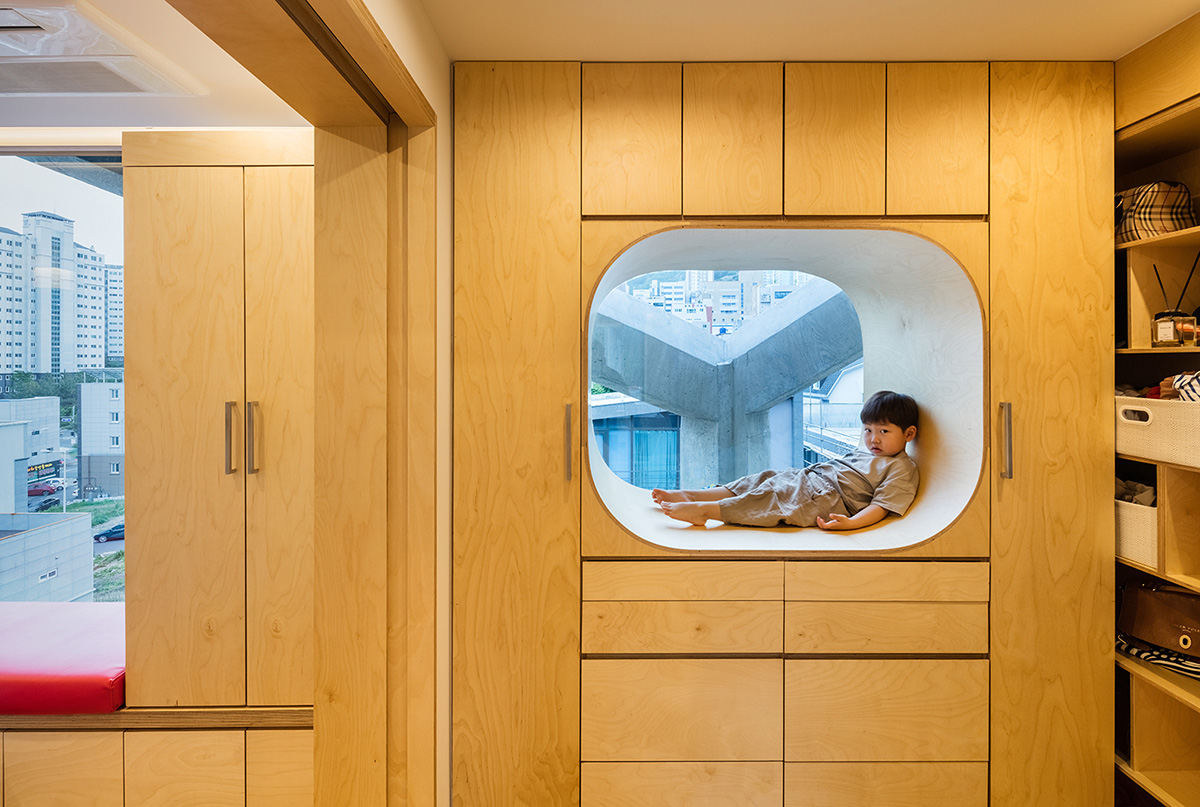 Moon Hoon completes owl-shaped housing in South Korea