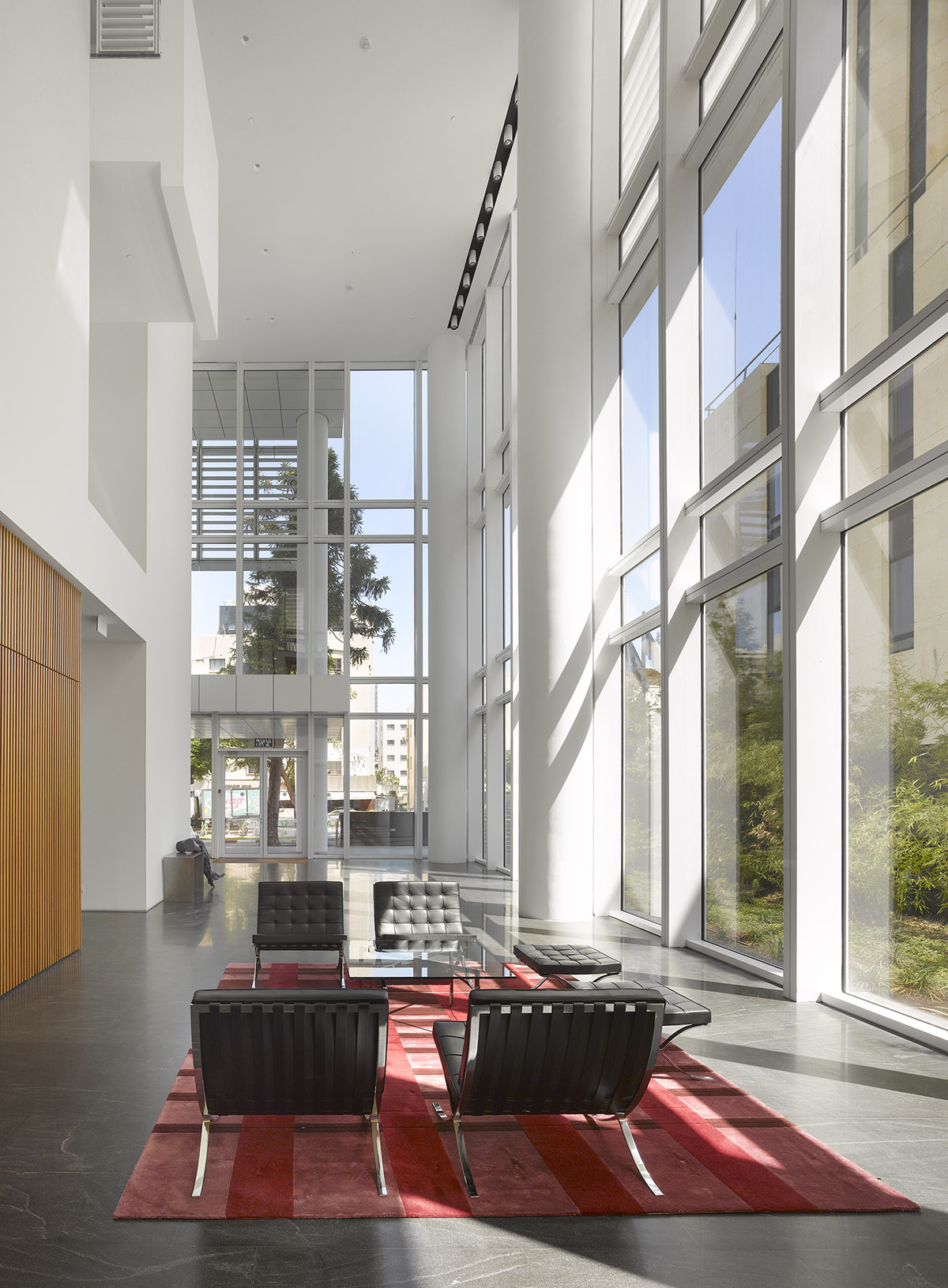 Richard Meier & Partners’ first residential tower features Bauhaus design principles of Tel Aviv