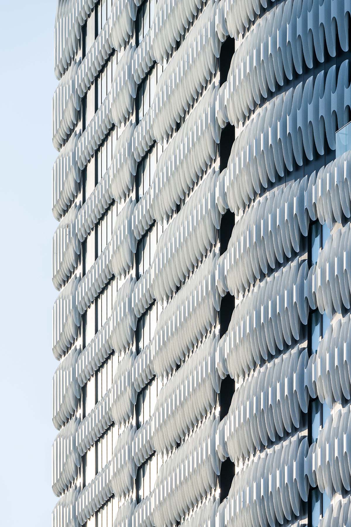 Mixed-used high-rise by J. Mayer H. is dressed with zipper