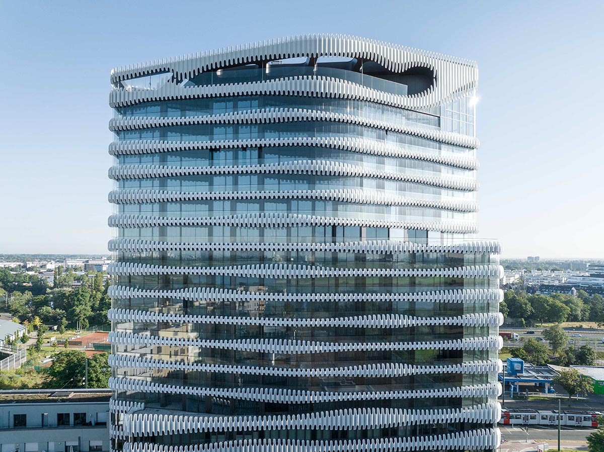 Mixed-used high-rise by J. Mayer H. is dressed with zipper-like façade in Germany 