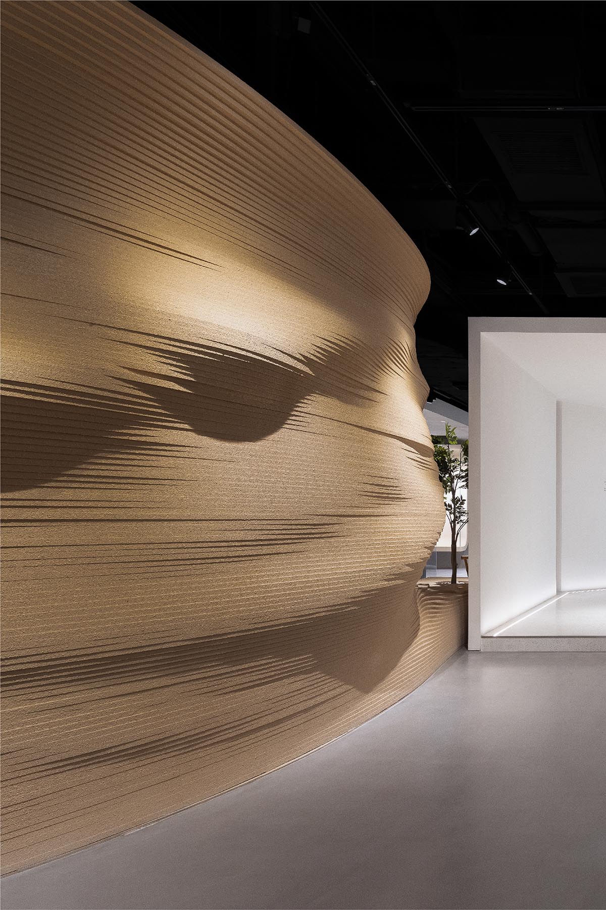 Giant free-form structure gives the feeling of 