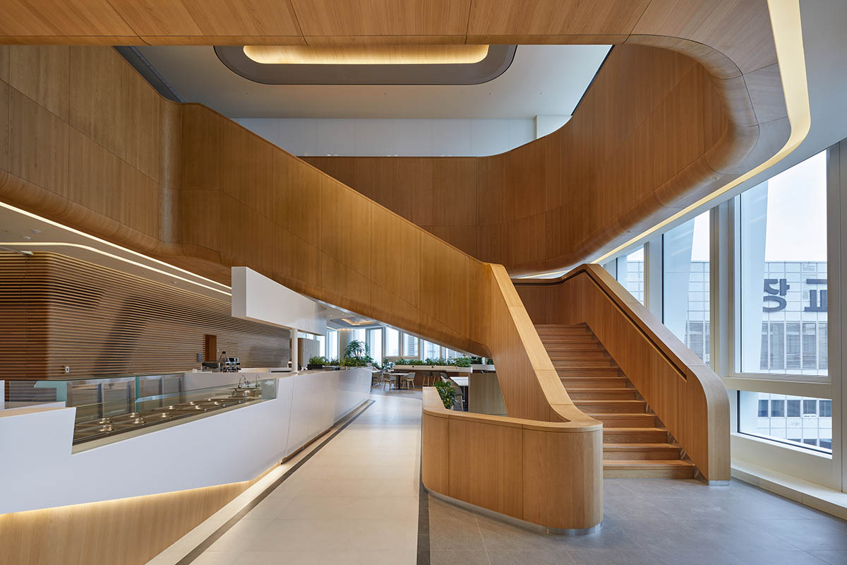 UNStudio remodels Hanwha Headquarters in Seoul with energy-generating facade