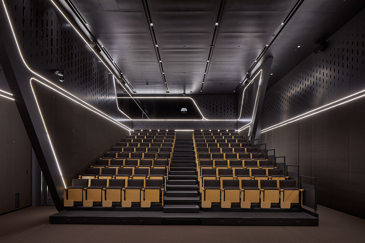 UNStudio remodels Hanwha Headquarters in Seoul with energy-generating facade