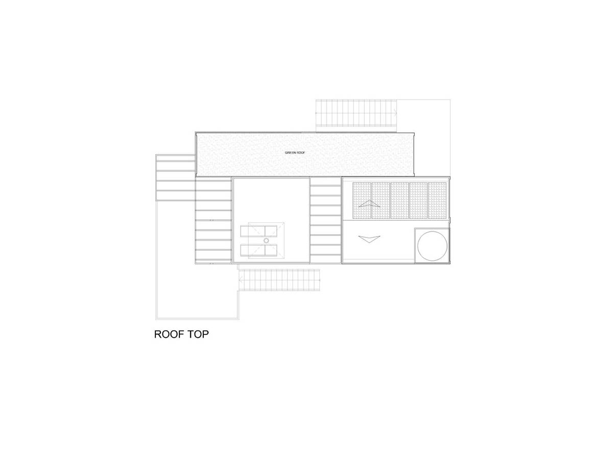 Casa Container Marília built a self-sustained container house raised on metal pillars in Brazil
