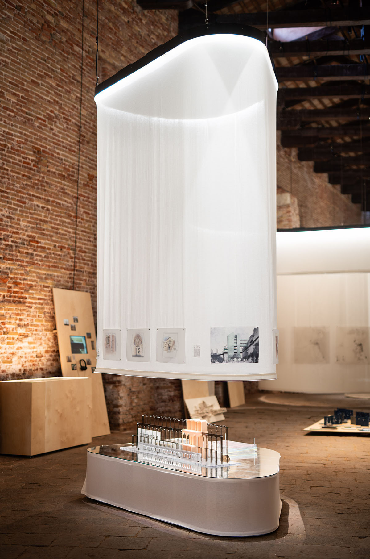 Kuwait Pavilion suspends curved fabrics investigatig effects of Kuwait's modernist urban planning 