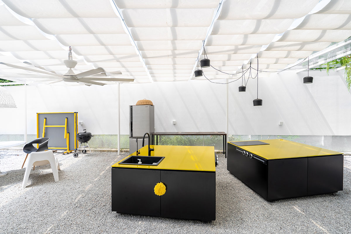 Malaysian home by Core Design Workshop is shaped by artworks and a large inner garden