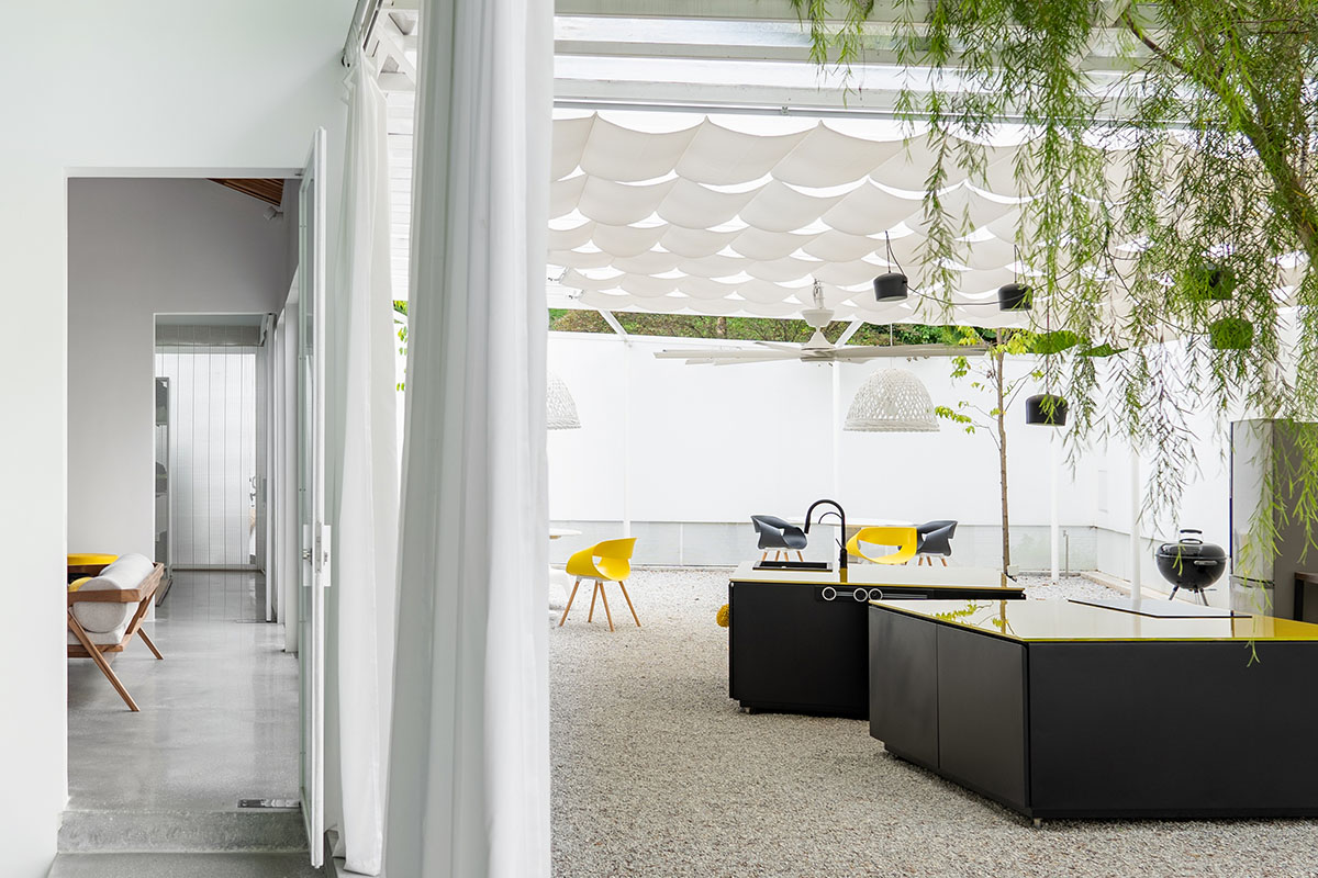 Malaysian home by Core Design Workshop is shaped by artworks and a large inner garden