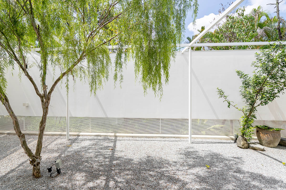 Malaysian home by Core Design Workshop is shaped by artworks and a large inner garden