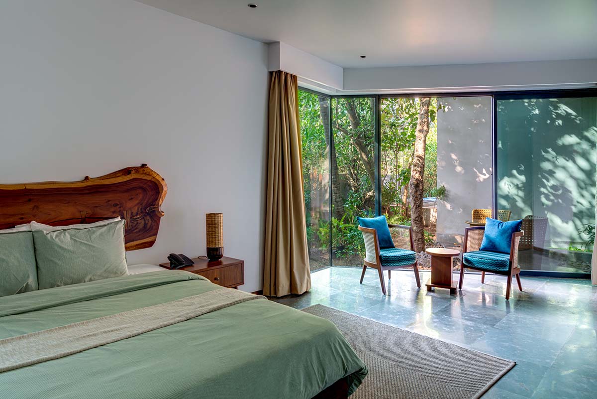 SAV Architecture + Design completes Earth House in Siolim, India