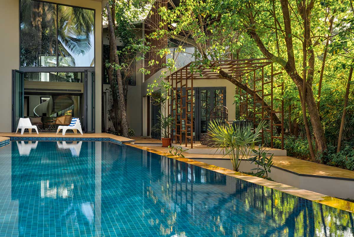 SAV Architecture + Design completes Earth House in Siolim, India