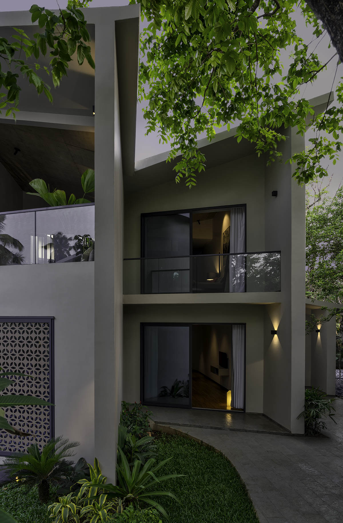 SAV Architecture + Design shapes a poetic house that flows with the landscape