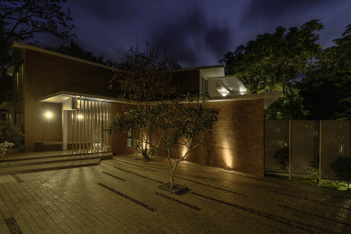 SAV Architecture + Design shapes a poetic house that flows with the landscape