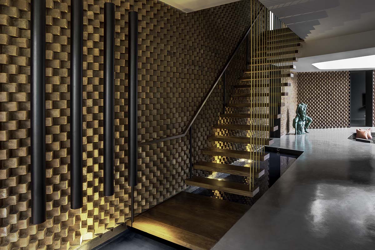 SAV Architecture + Design shapes a poetic house that flows with the landscape