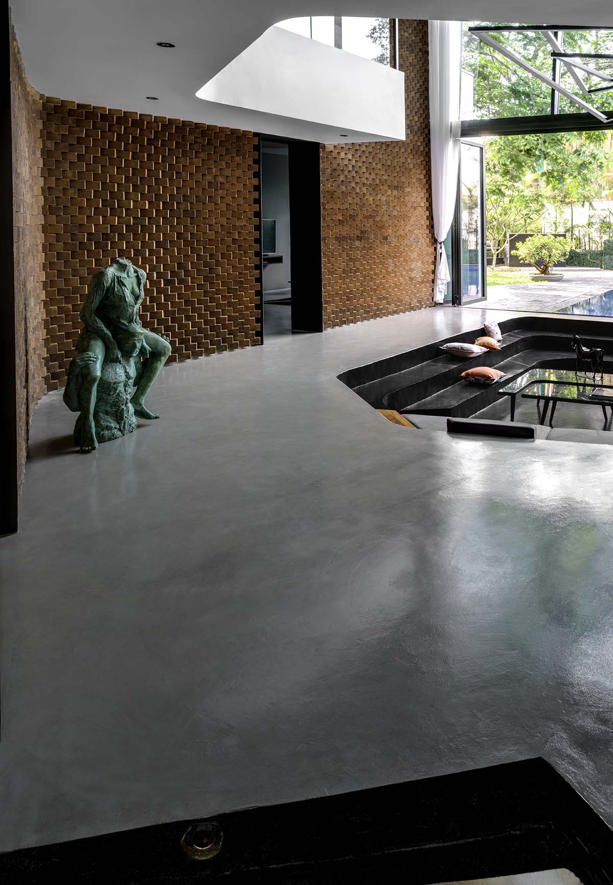 SAV Architecture + Design shapes a poetic house that flows with the landscape