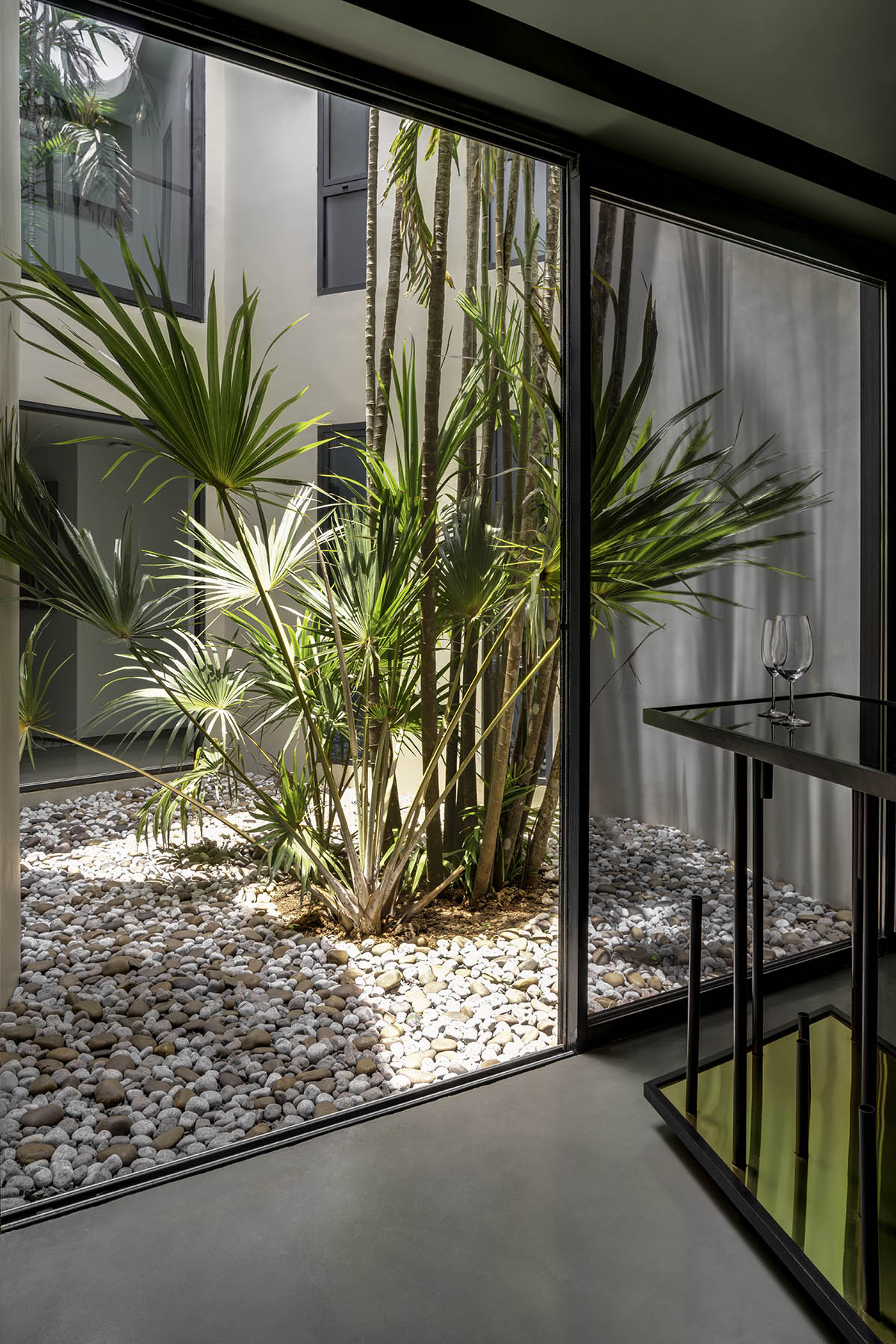 SAV Architecture + Design shapes a poetic house that flows with the landscape