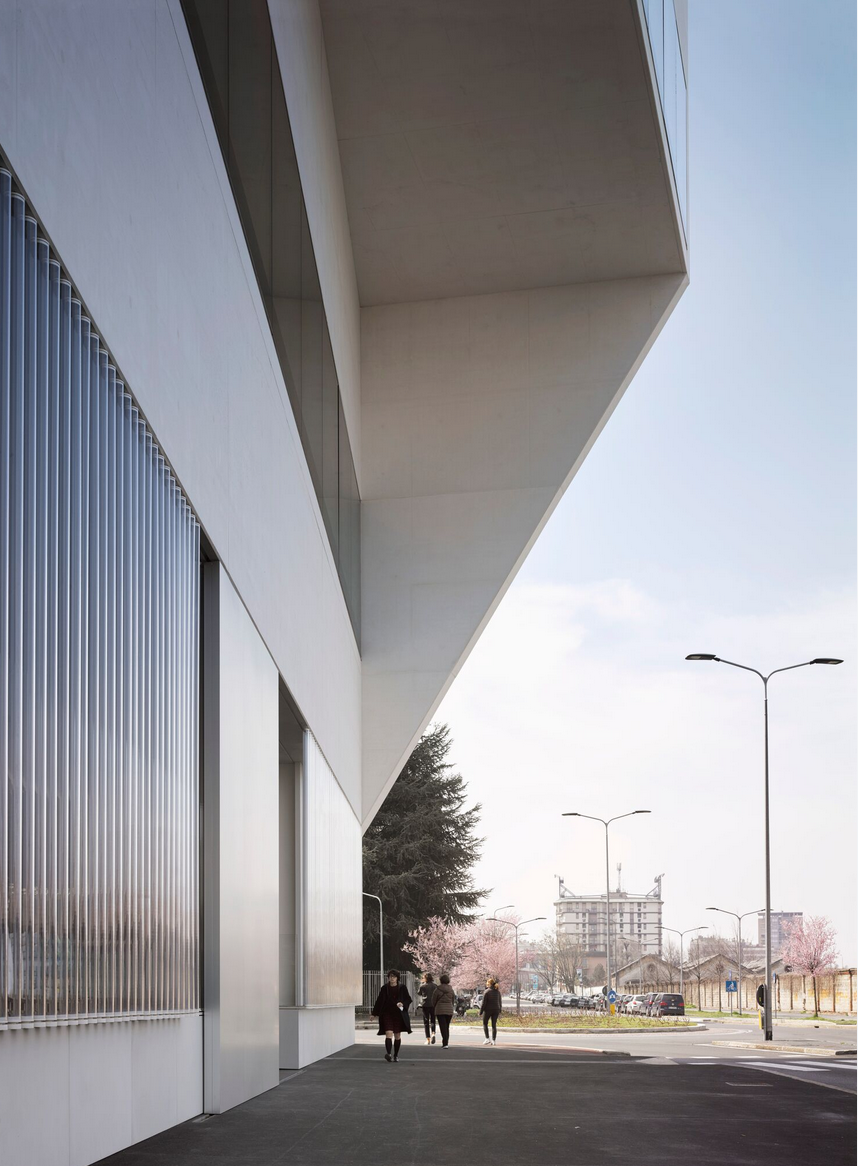 The White Tower of Fashion Designs the Skyline