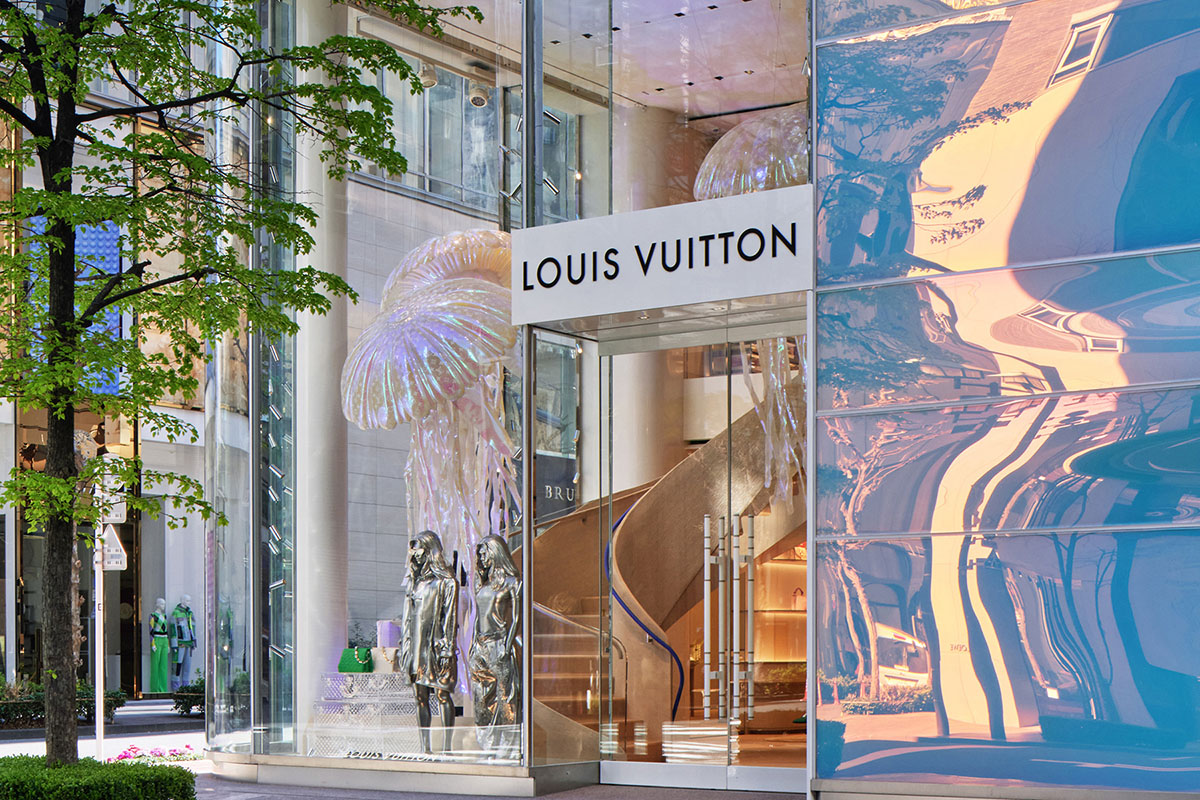 jun aoki designs exterior of 'billowing sails' for louis vuitton maison in  japan