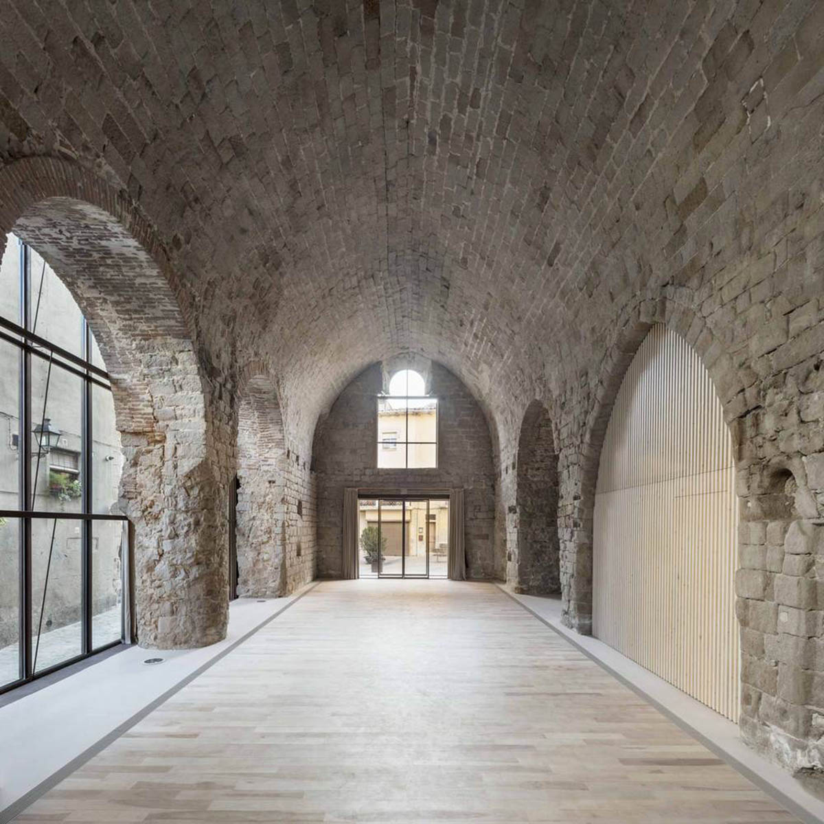 Carles Enrich Studio converts old church into performing arts centre in Spain