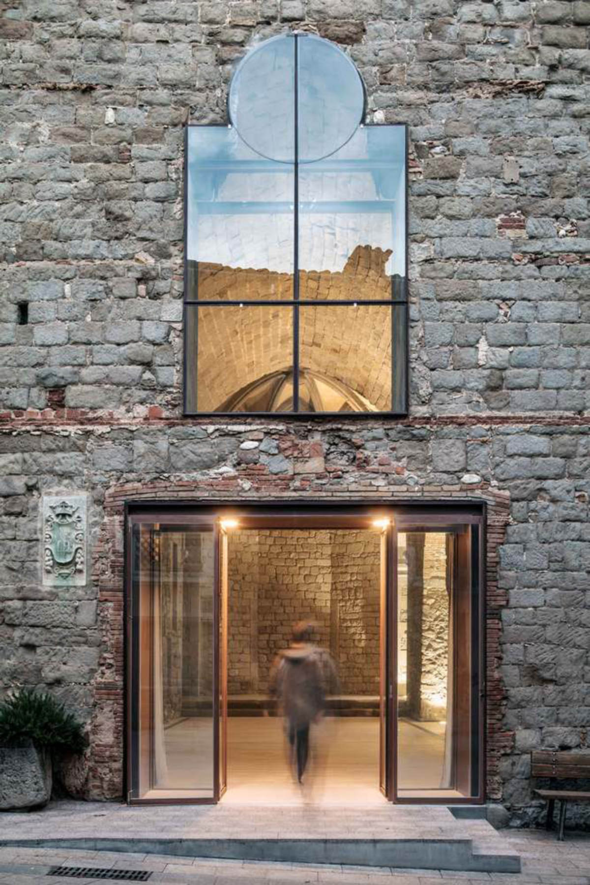 Carles Enrich Studio converts old church into performing arts centre in Spain