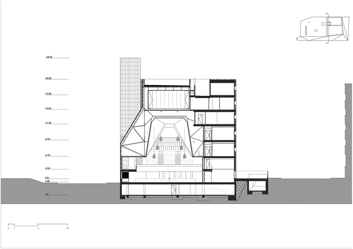 Ramón Fernández-Alonso built church complex with inclined surfaces dressed by warm colors in Madrid
