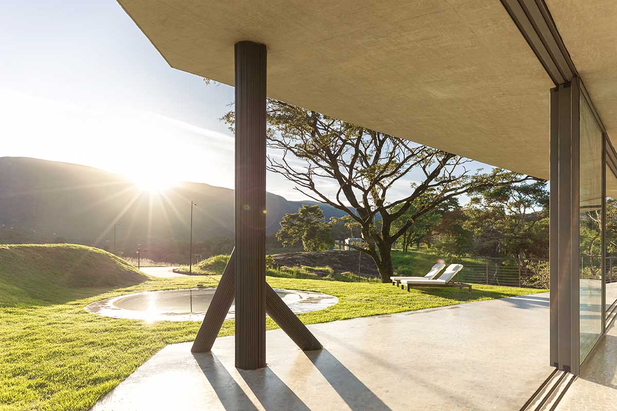 Seriema House is shaped around massive, black Portuguese stones for contemplation in Brazil