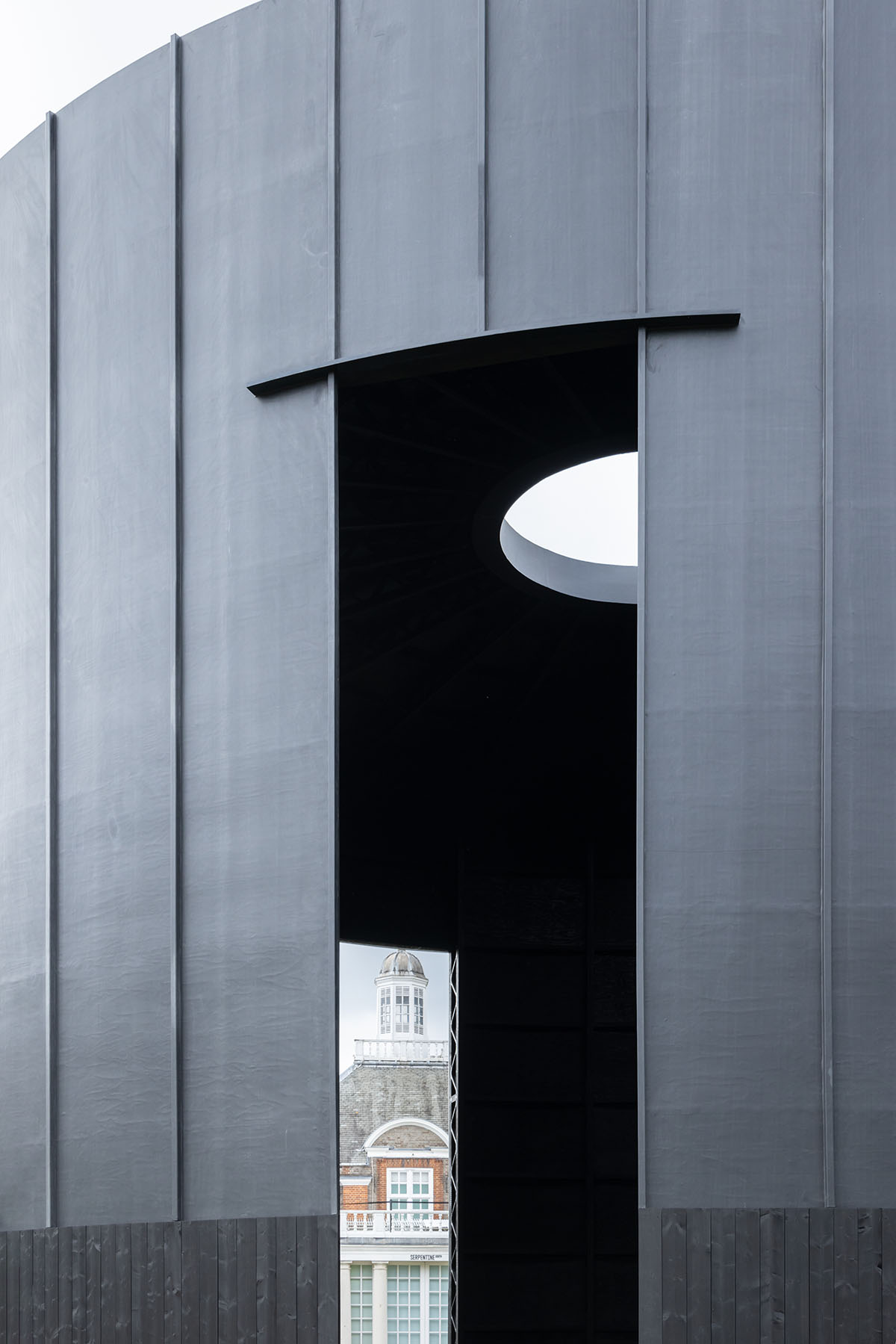 Theaster Gates завершает Serpentine Pavilion 2022, чтобы поощрить 